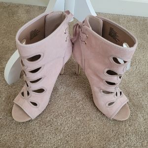 Hydee Bootie by SHOEDAZZLE. Size 8. Blush.